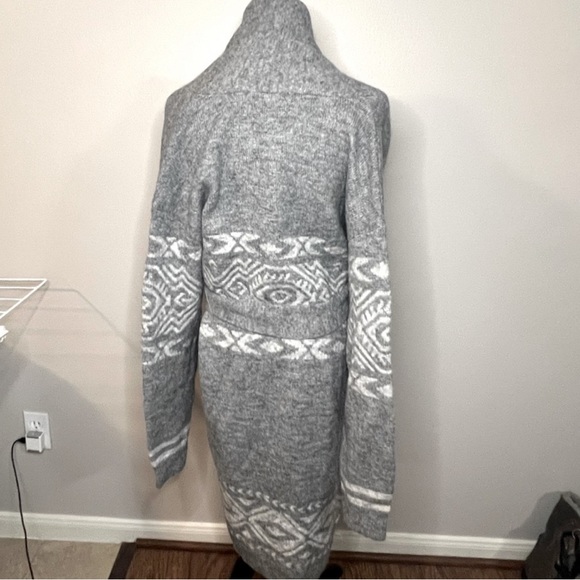 a loves a Cardigan Sweater *EUC* - Picture 5 of 5